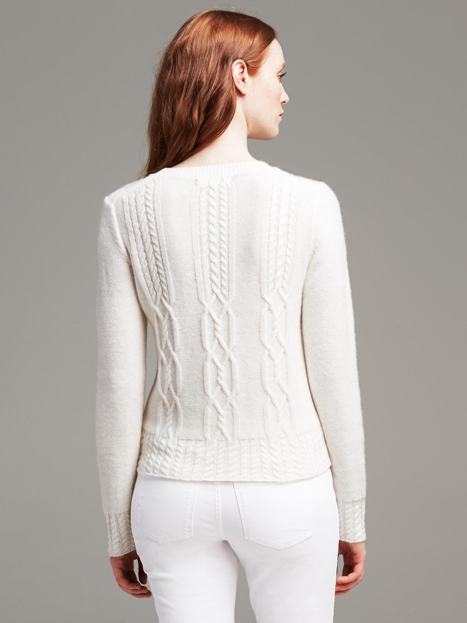 Cable-Knit Crew Cropped Pullover
