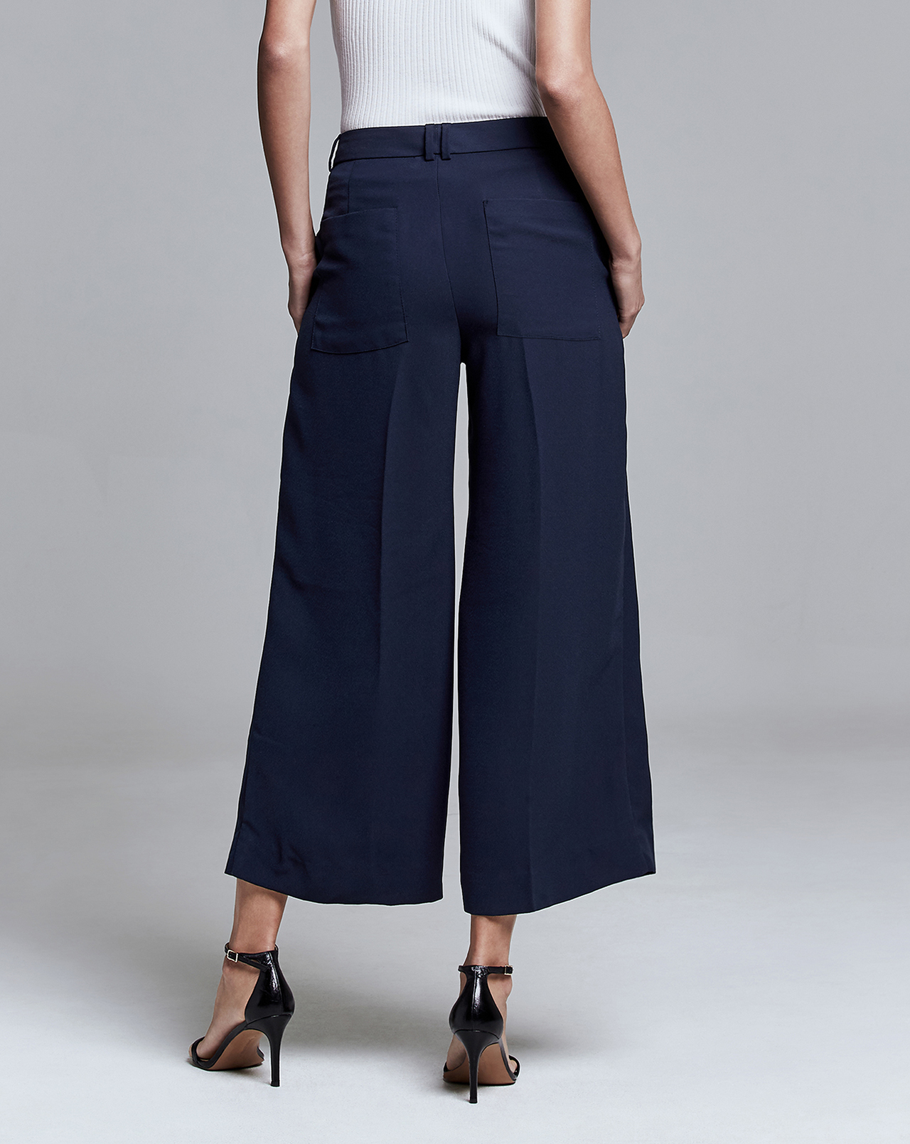 black fit pant thumbnail side