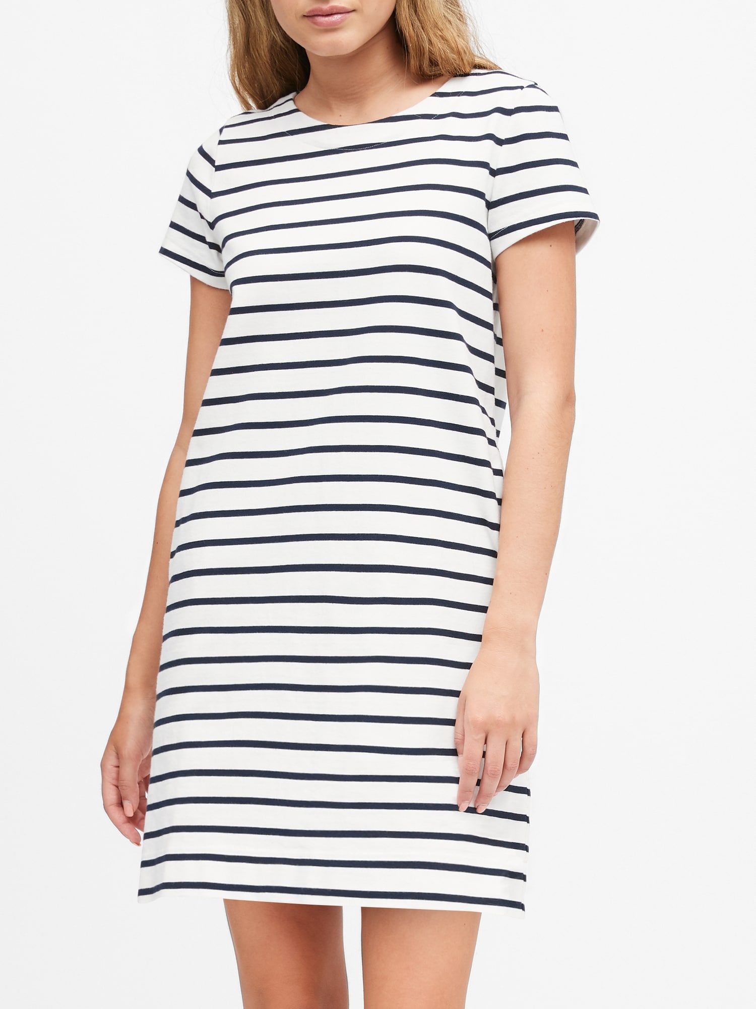 T shirt store dress banana republic