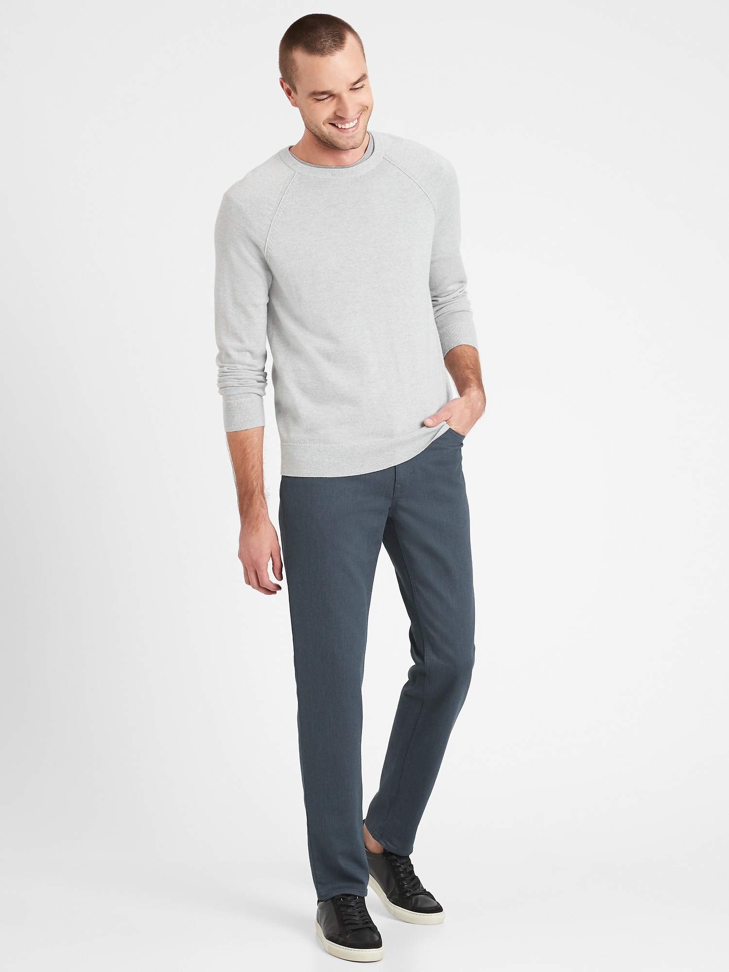 athletic tapered traveler pant