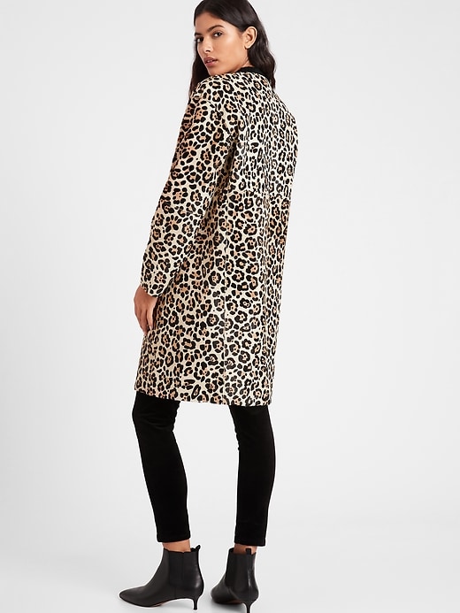 L'image numéro 2 présente Manteau de cuir de veau à motif léopard Heritage