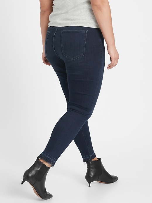 L'image numéro 7 présente Pantalon de performance pliable, taille haute, coupe profilée et moulante
