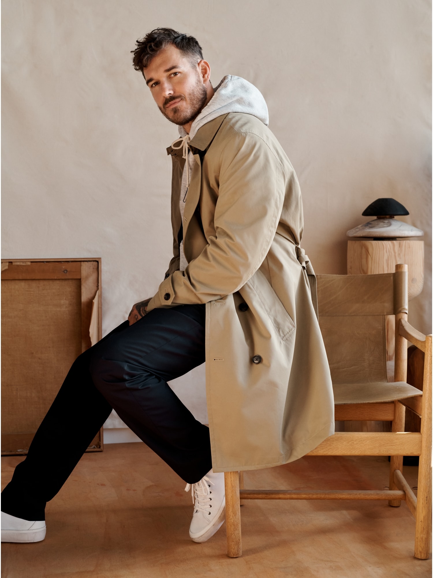 Tan trench 2024 coat men's outfit