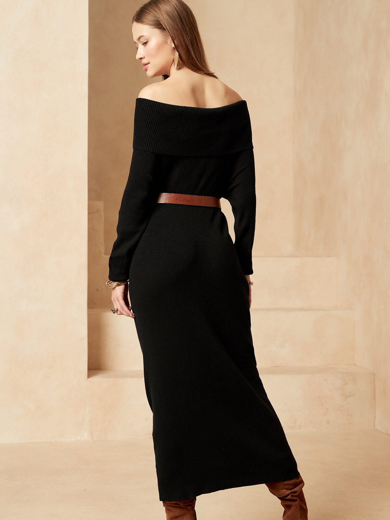 Off-the-Shoulder Sweater Dress | Banana 