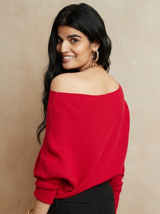 Off shoulder outlet sweater red