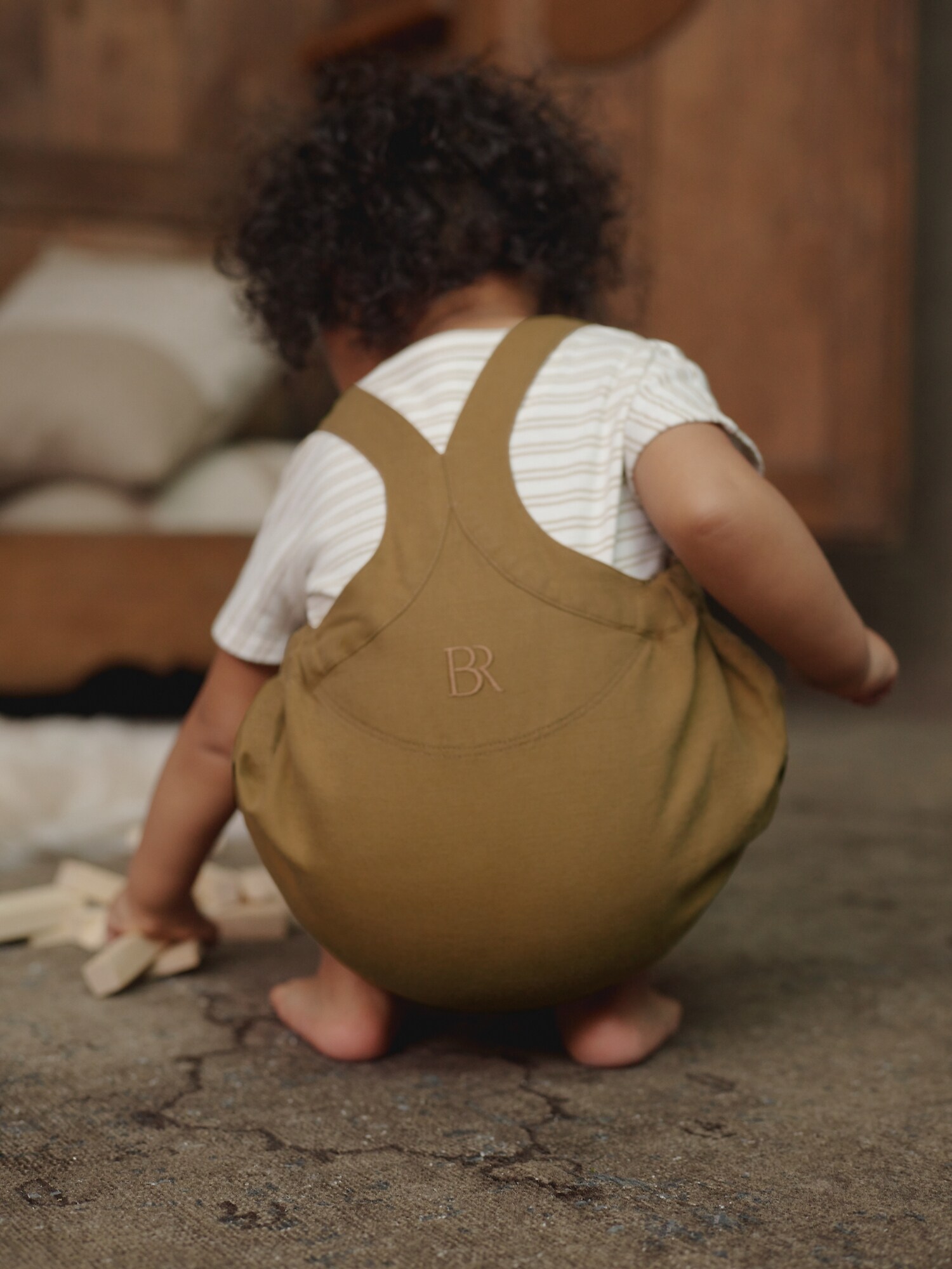 Linen dungarees with coconut buttons opening