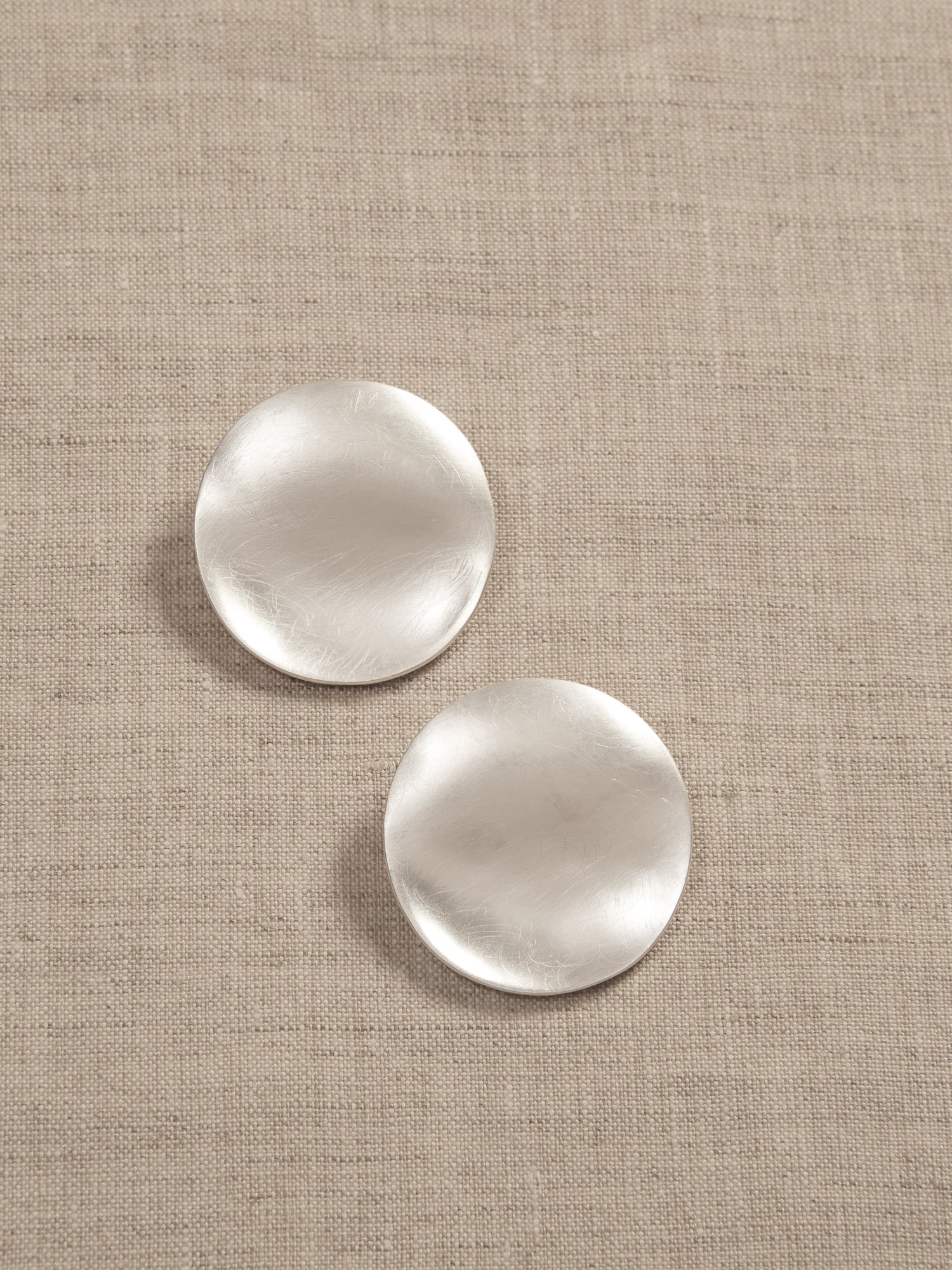 Clous d’oreilles avec cercle sculptural Aureus + Argent &#124