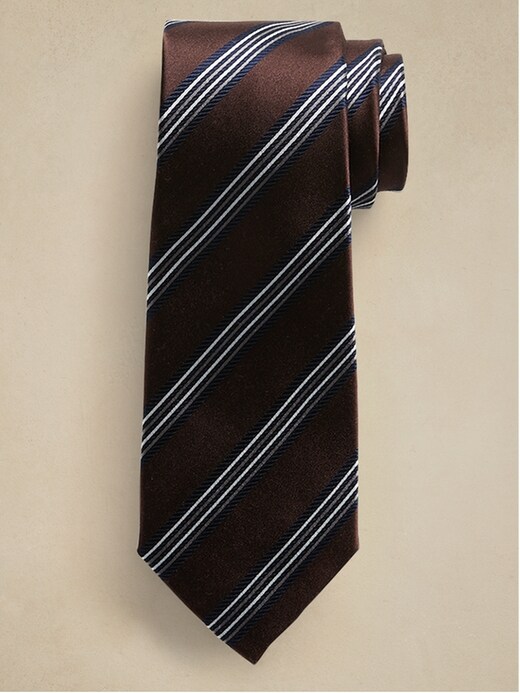 Cravate à rayures fines