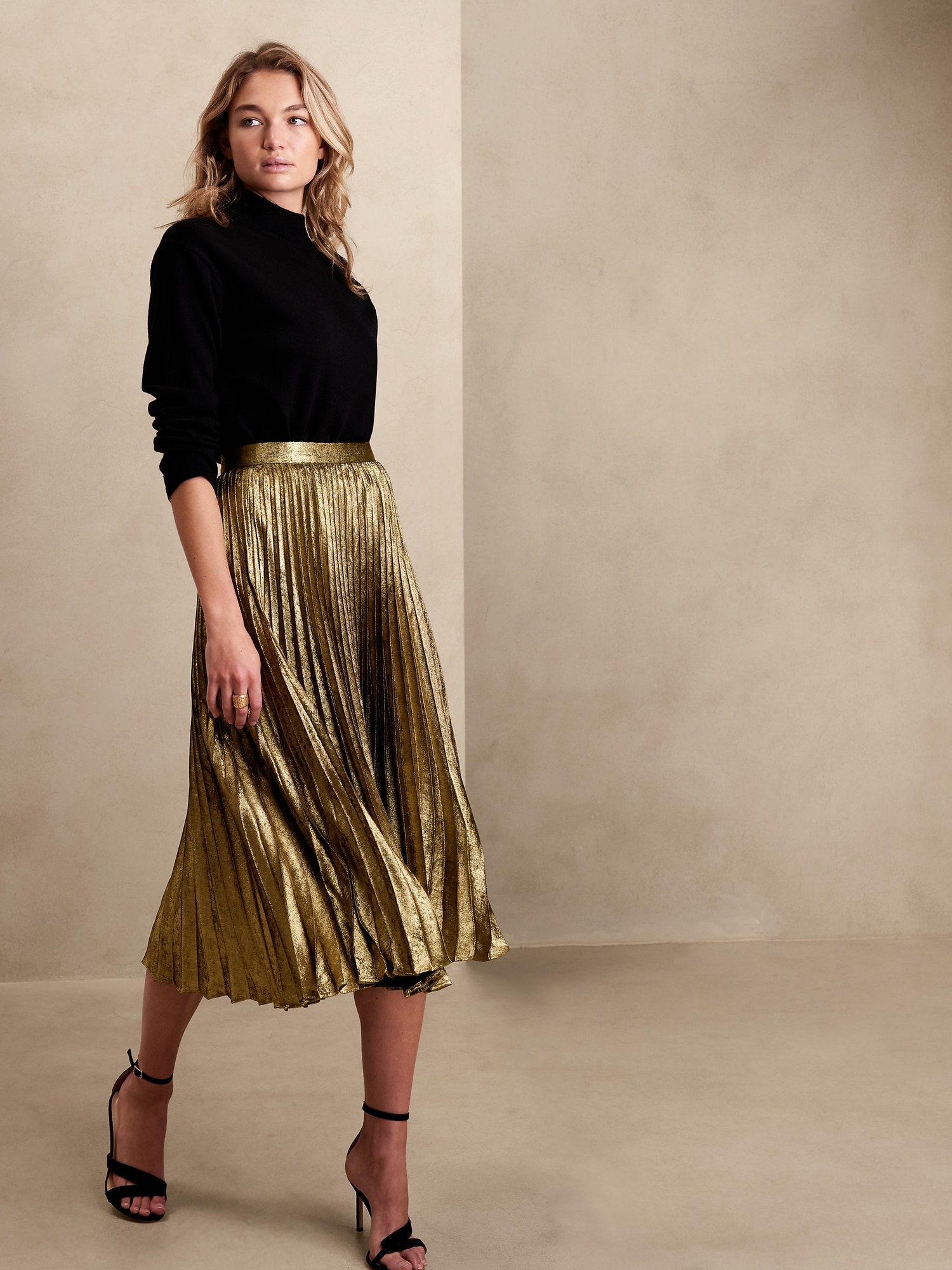 Carrie Metallic Gold Mid-axi Pleated Skirt – Mimi's Edit