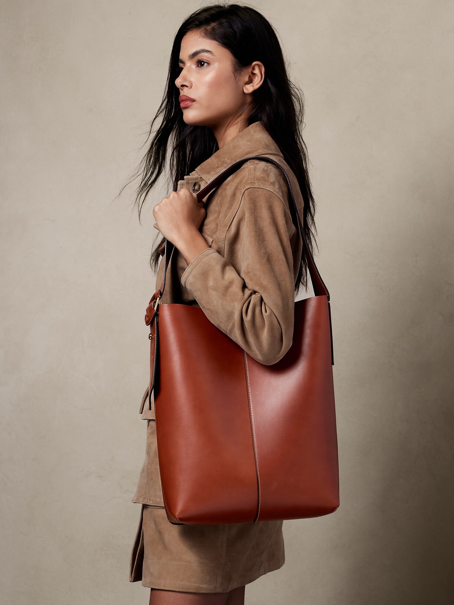 The Bucket Shoulder Bag - Handmade Women's Leather and Bucket Bag