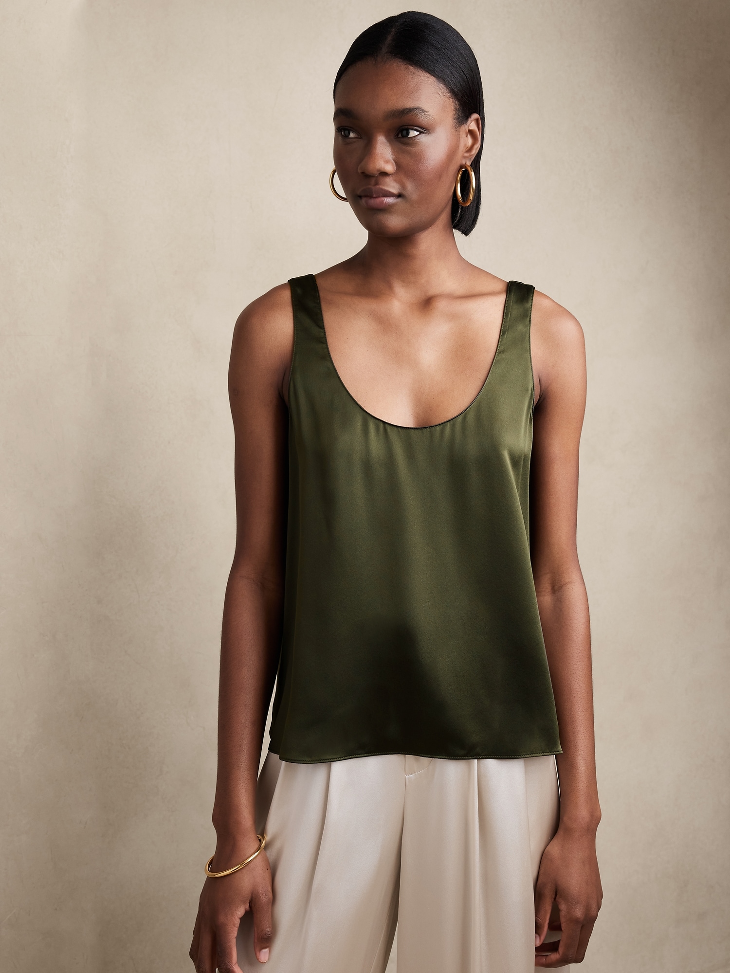 Banana Republic Sublime Silk Tank green. 1