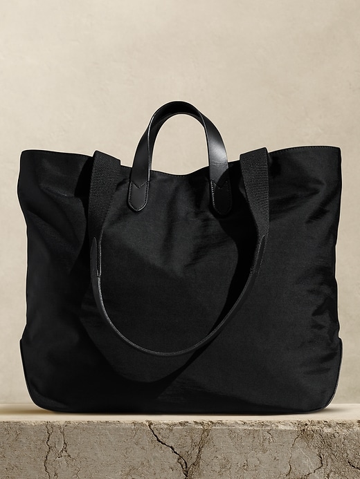 Black tote handbag with zip best sale