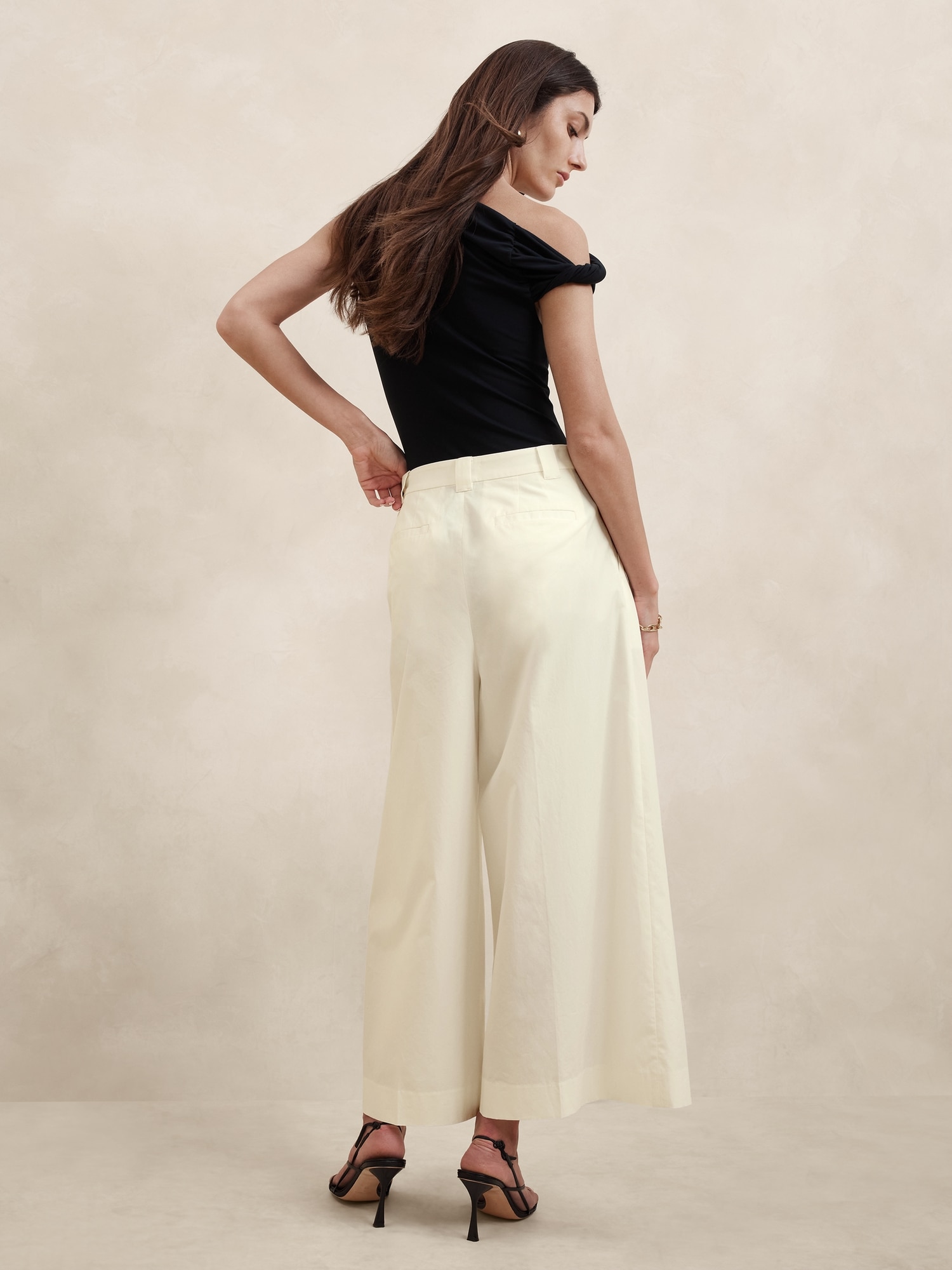 Pleated Wide-Leg Crop Poplin Pant