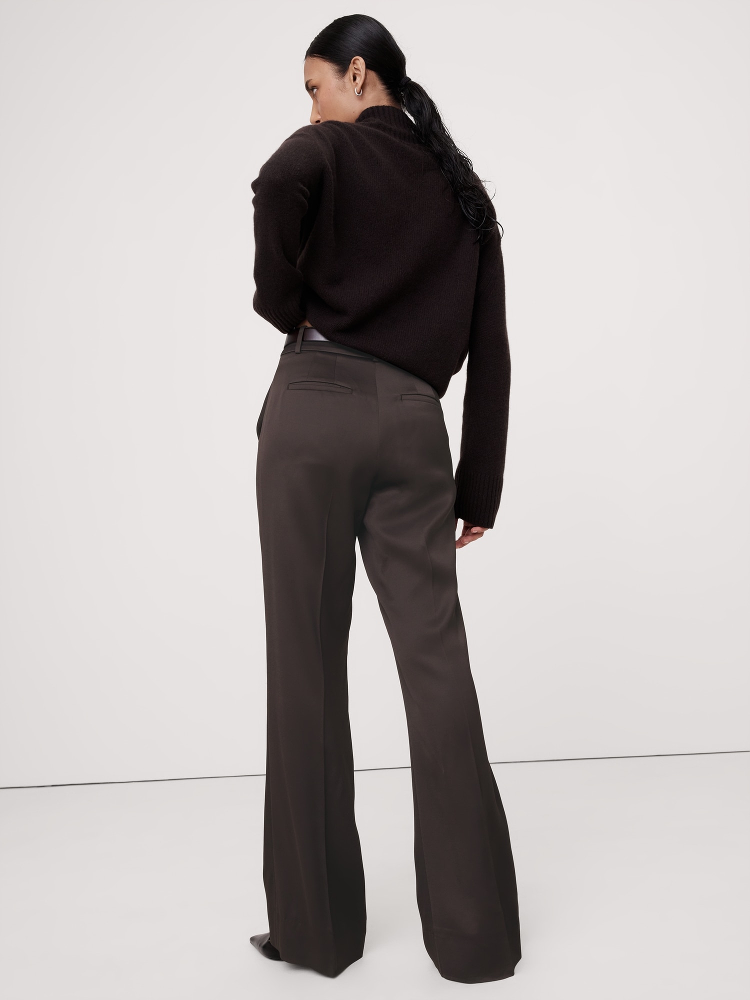 Pantalon en satin italien à jambe large et à taille haute