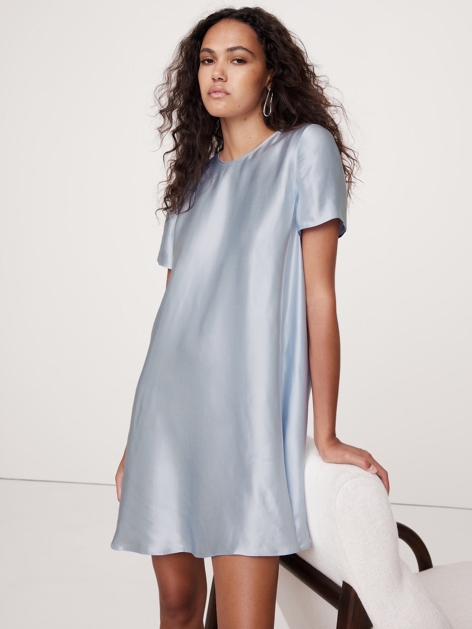 Robe trapèze courte en satin Aurelia