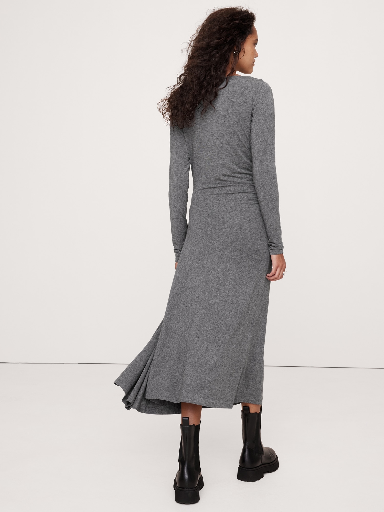 Robe mi-longue asymétrique en mélange de laine