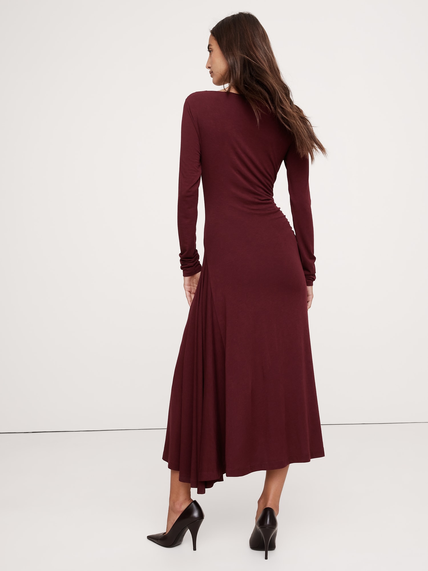 Robe mi-longue asymétrique en mélange de laine