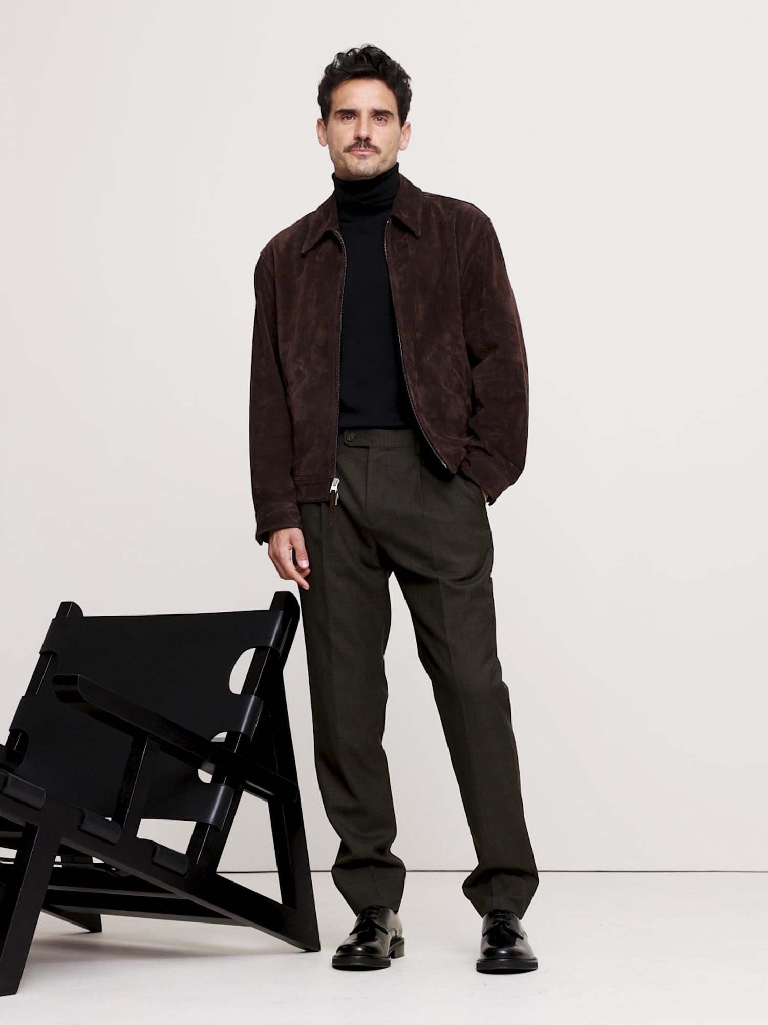 L'image numéro 2 présente Pantalon de complet en tissu italien exclusif Rustico