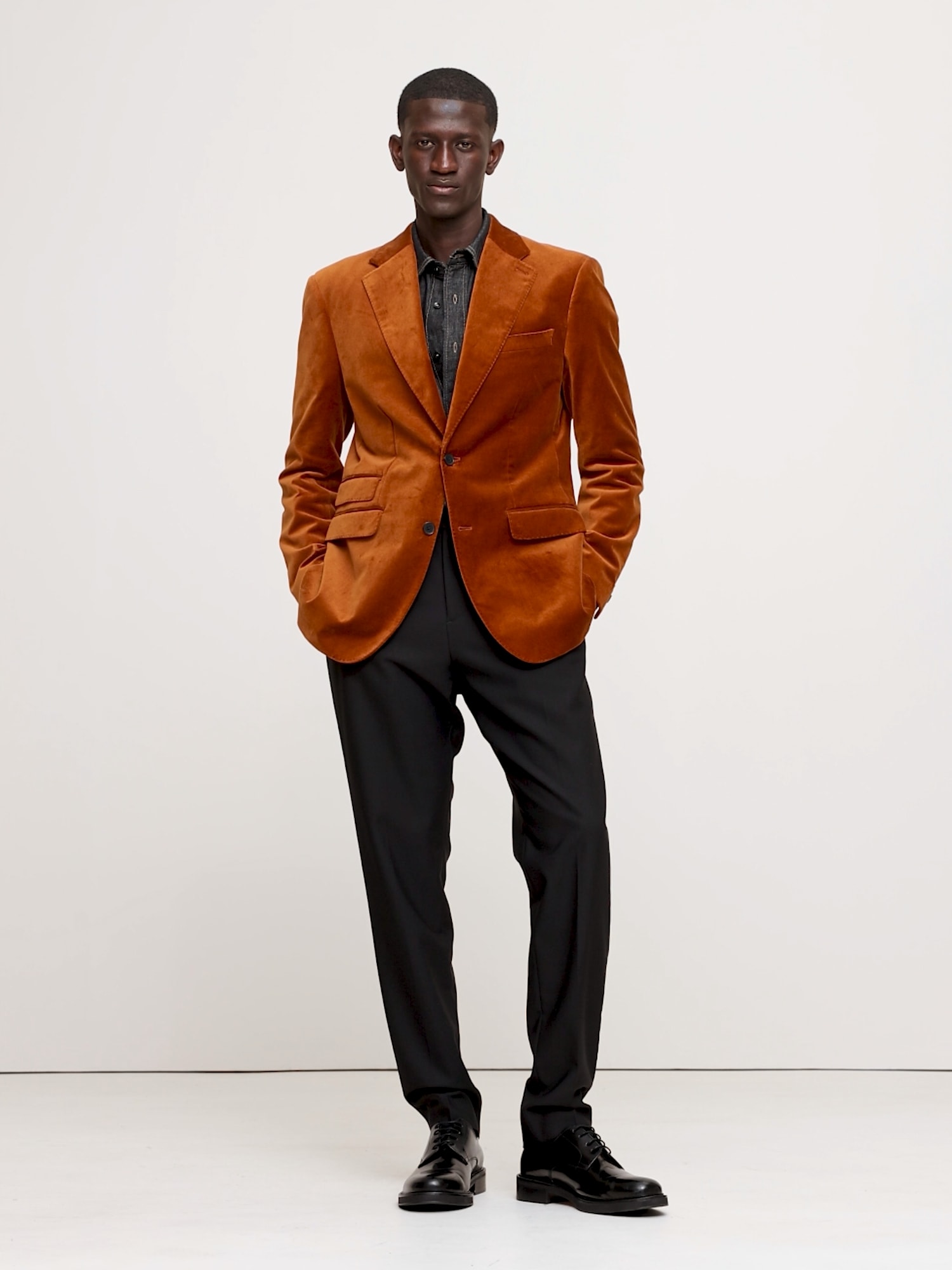 L'image numéro 2 présente Blazer en velours de coton