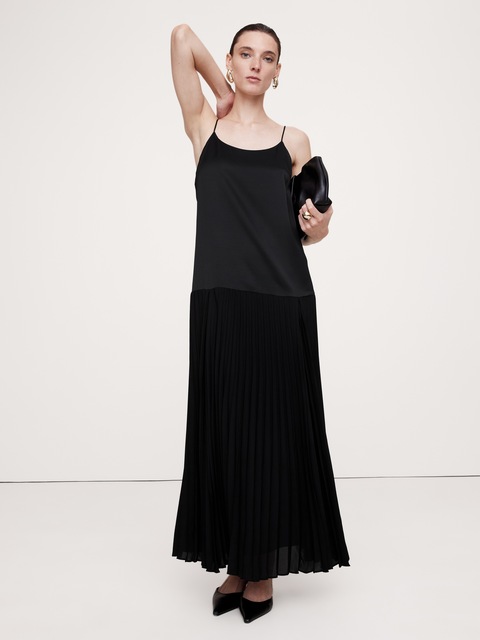 ROBE LONGUE PLISSÉE À TAILLE BASSE