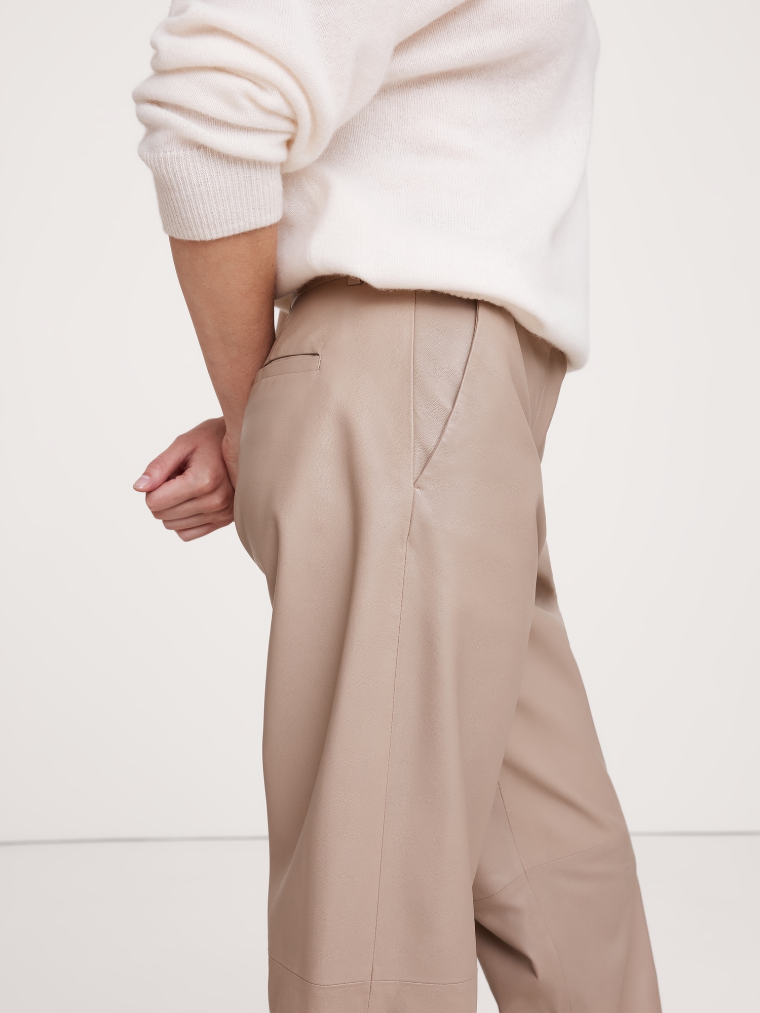 Pantalon baril à taille haute longueur cheville en cuir