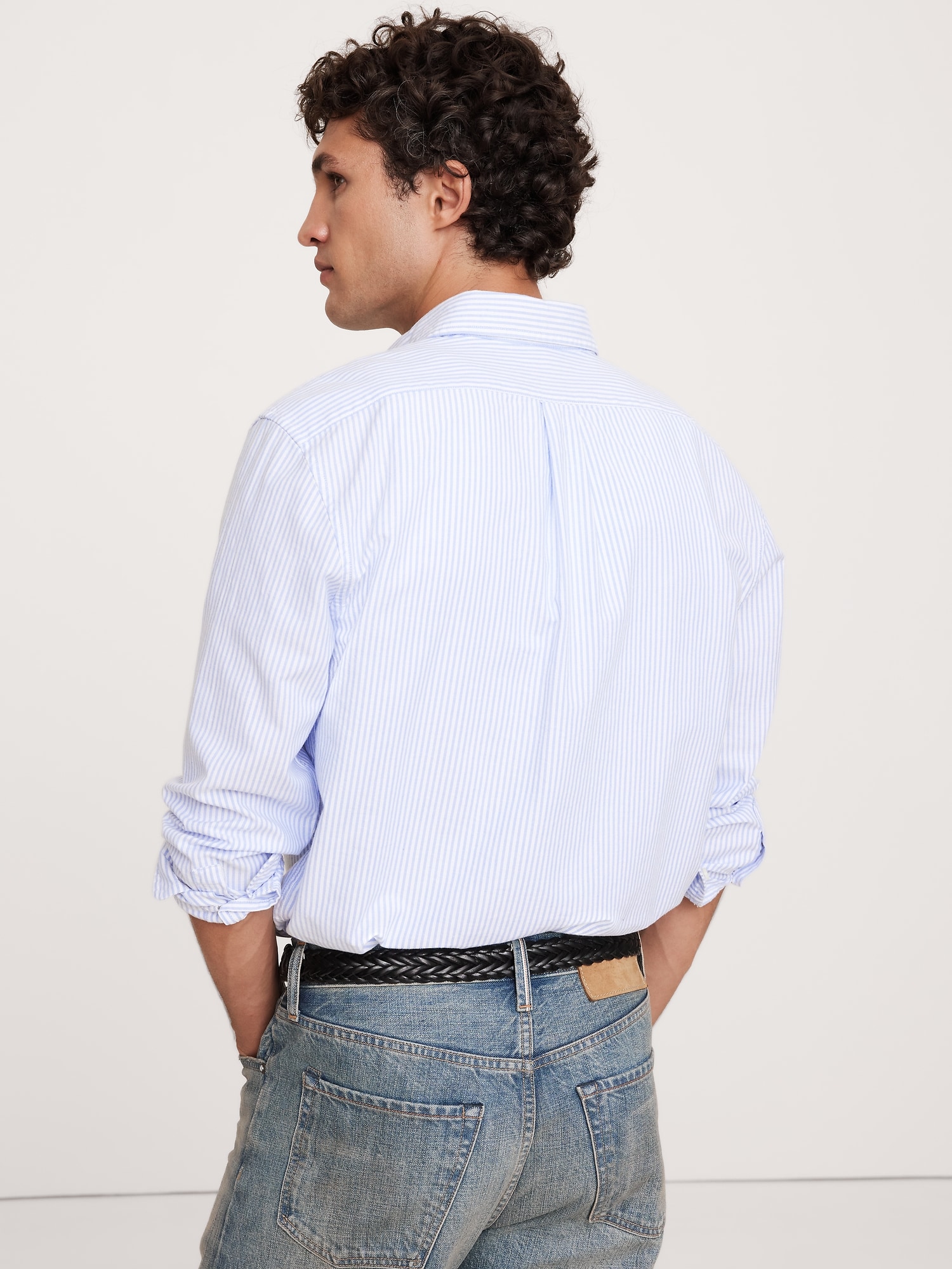 Chemise Oxford, coupe standard, se porte à l’extérieur du pantalon