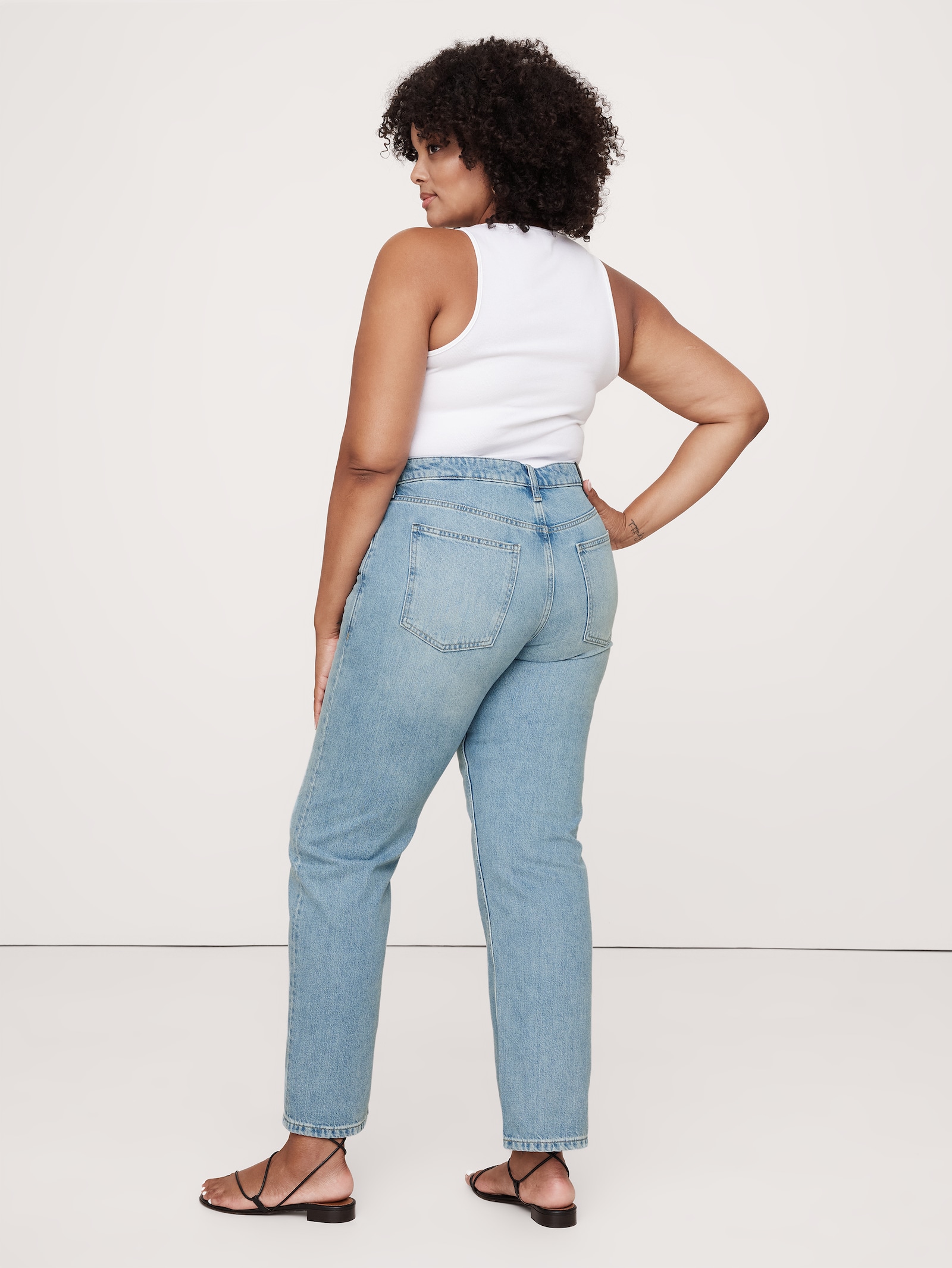 Mid-Rise Rigid Straight Jean | Banana Republic