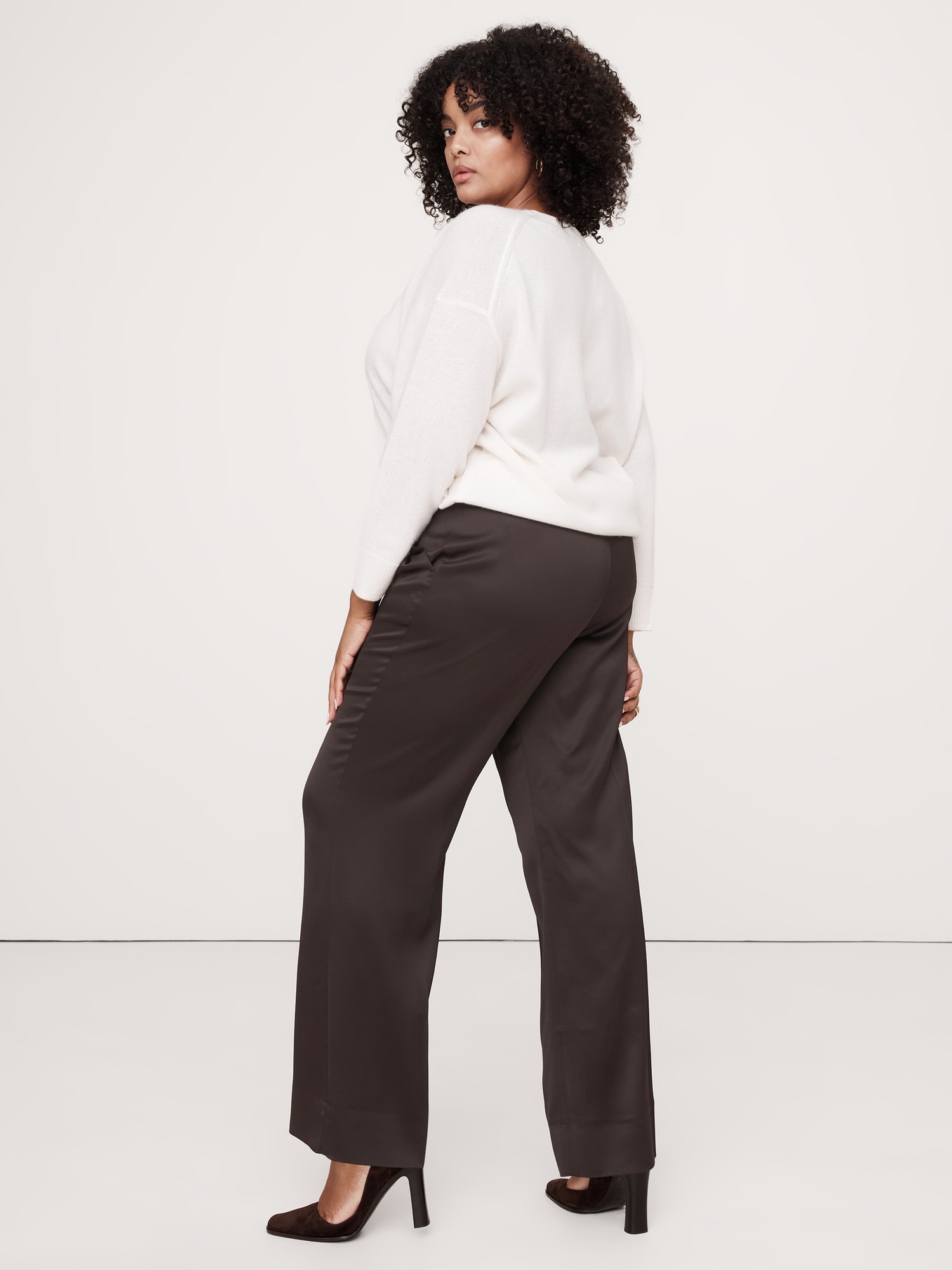 Pantalon en satin italien à jambe large et à taille haute