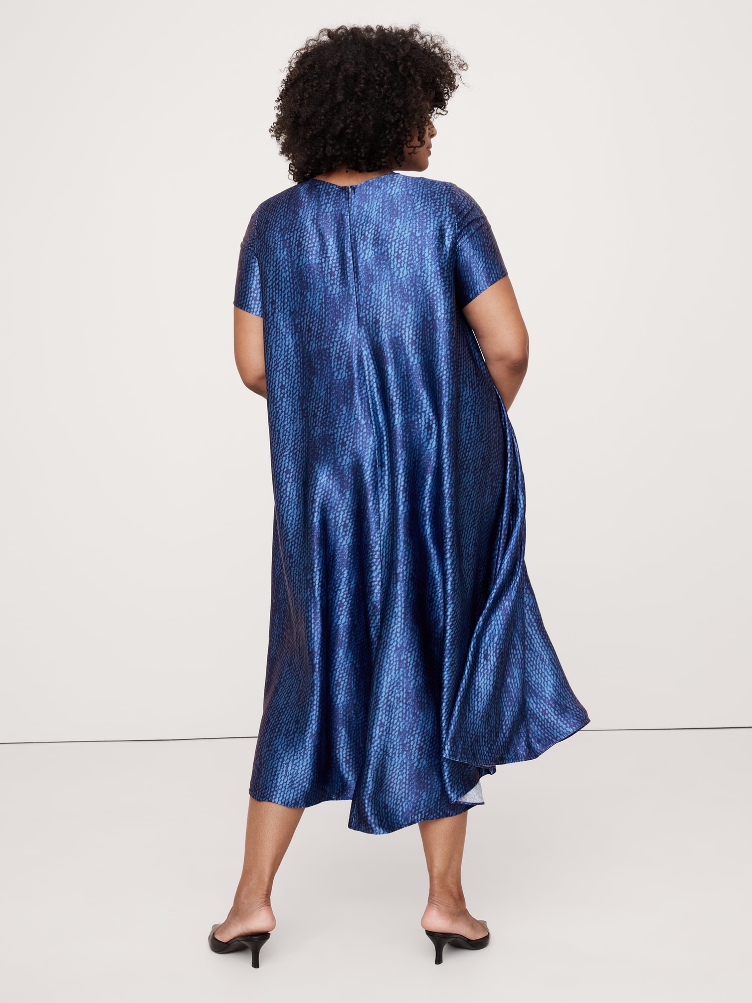 Robe longue trapèze en satin Aurelia