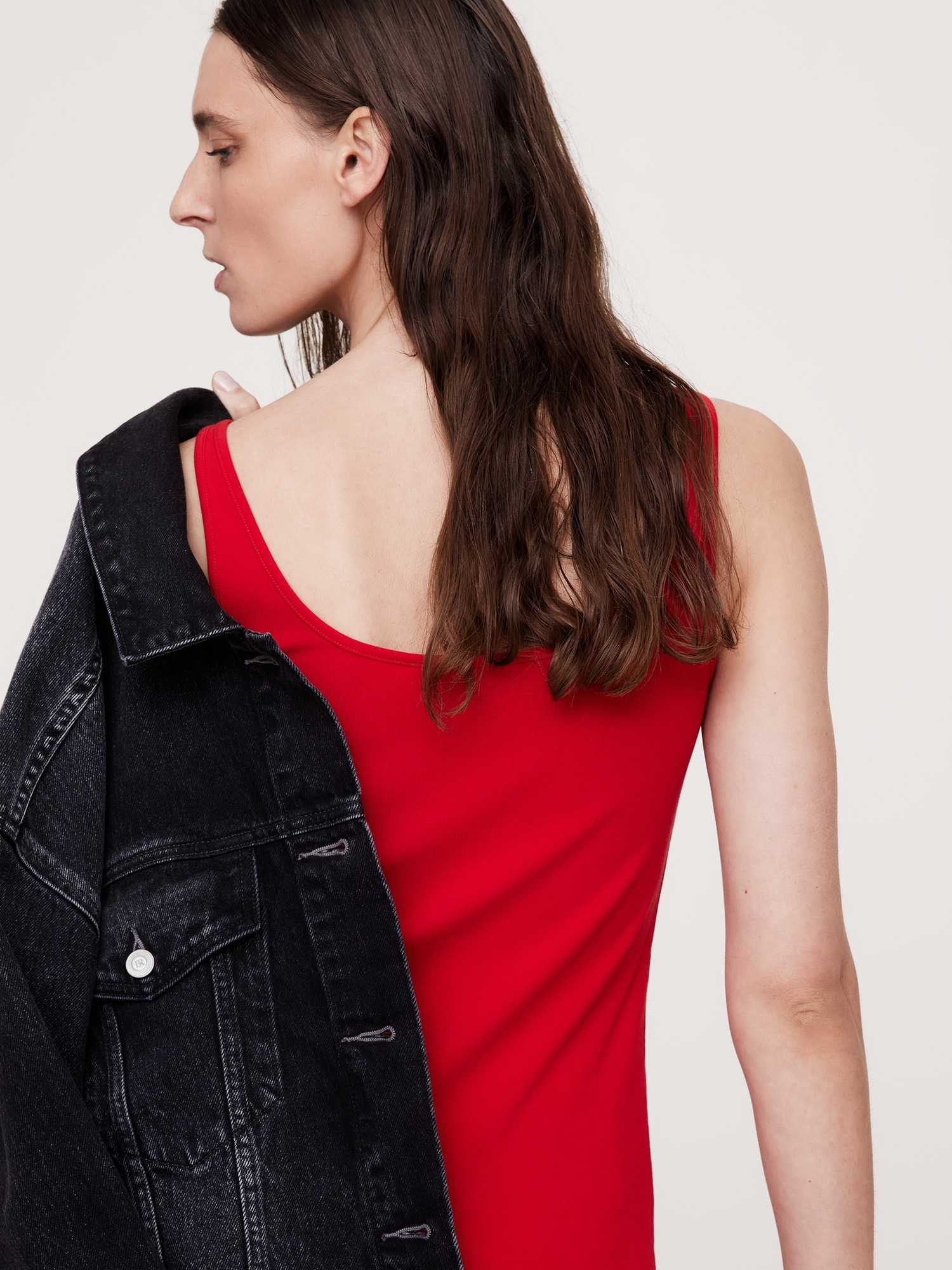 Camisole raffinée à encolure dégagée