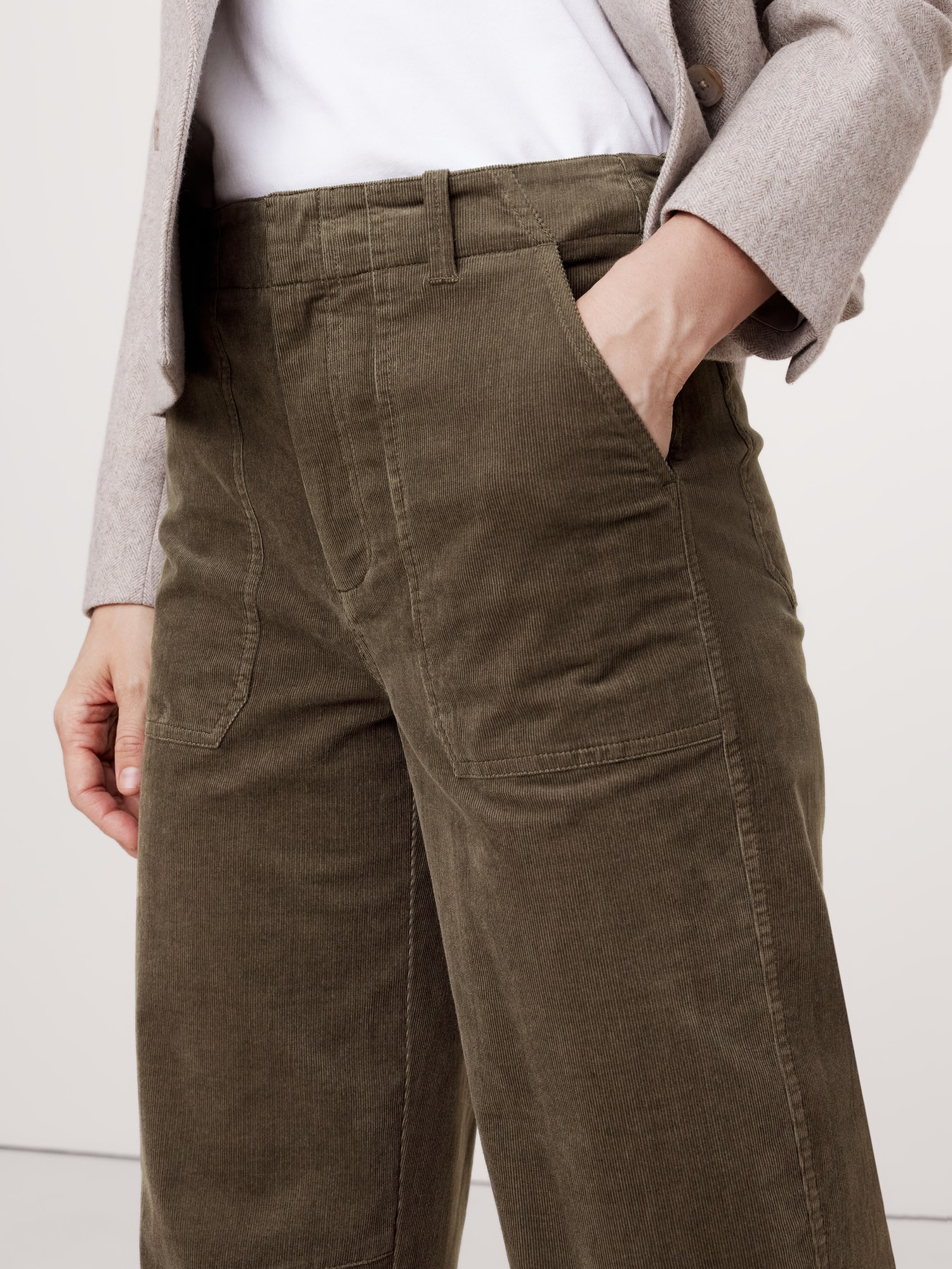 Chino utilitaire à taille haute et coupe baril étroite