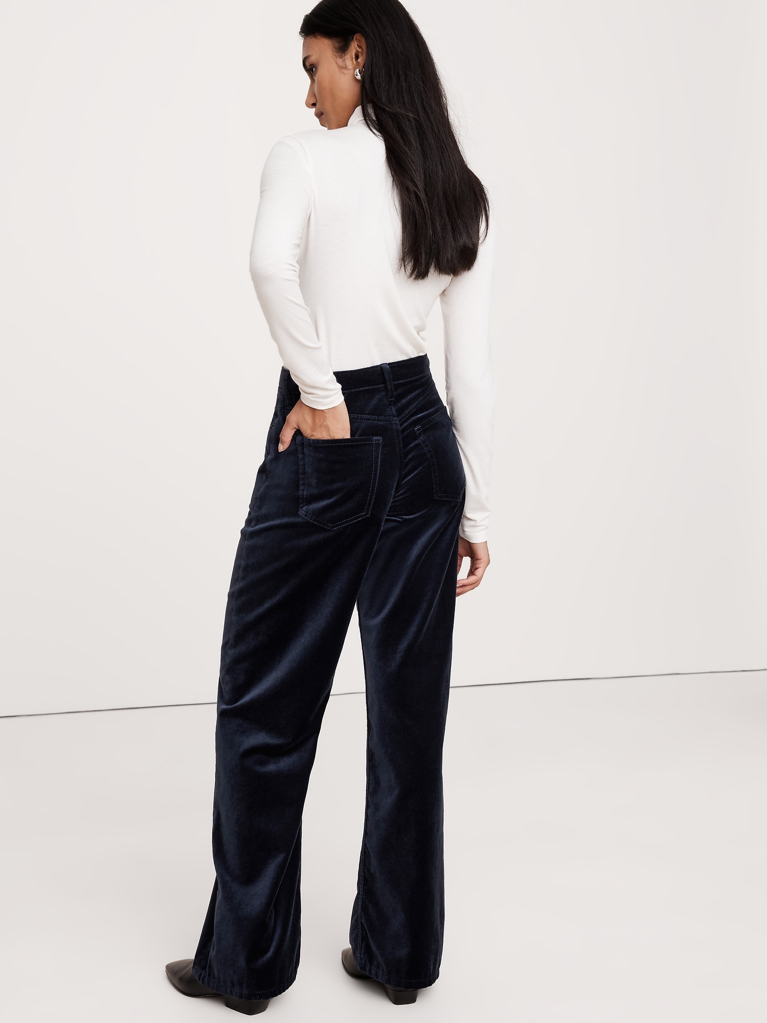 The Icon Classic Wide-Leg Velvet Pant