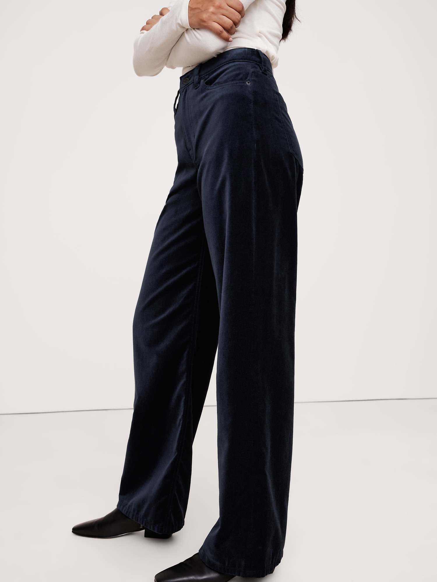 The Icon Classic Wide-Leg Velvet Pant