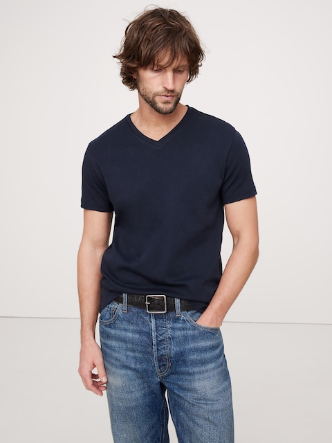 T-SHIRT À ENCOLURE EN V LUXUEUX