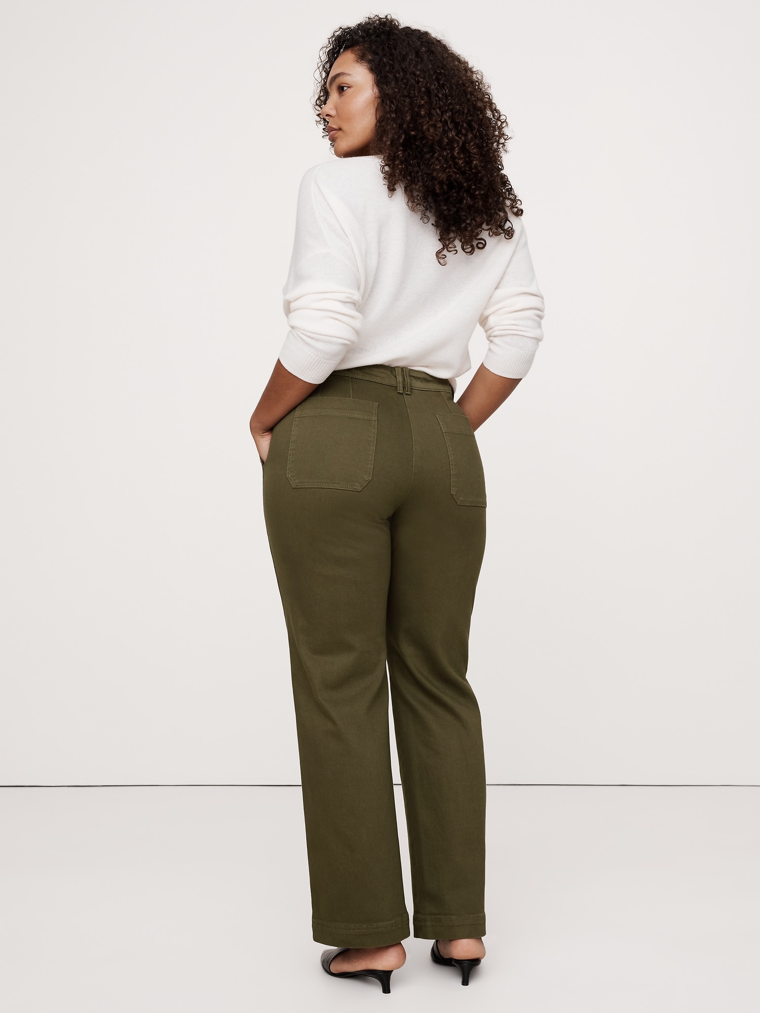 The Weekender Straight-Leg Pant