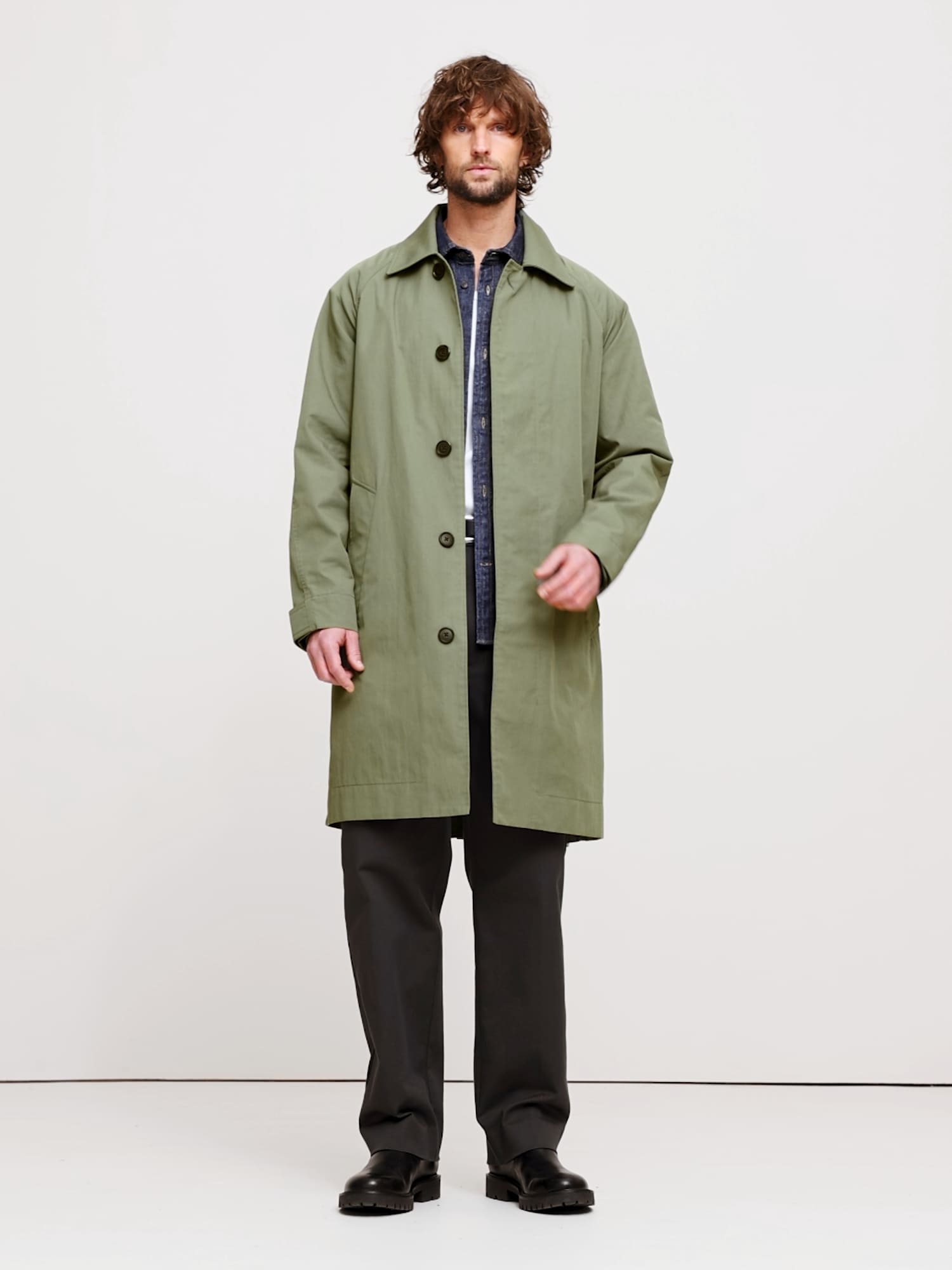 L'image numéro 2 présente Imperméable