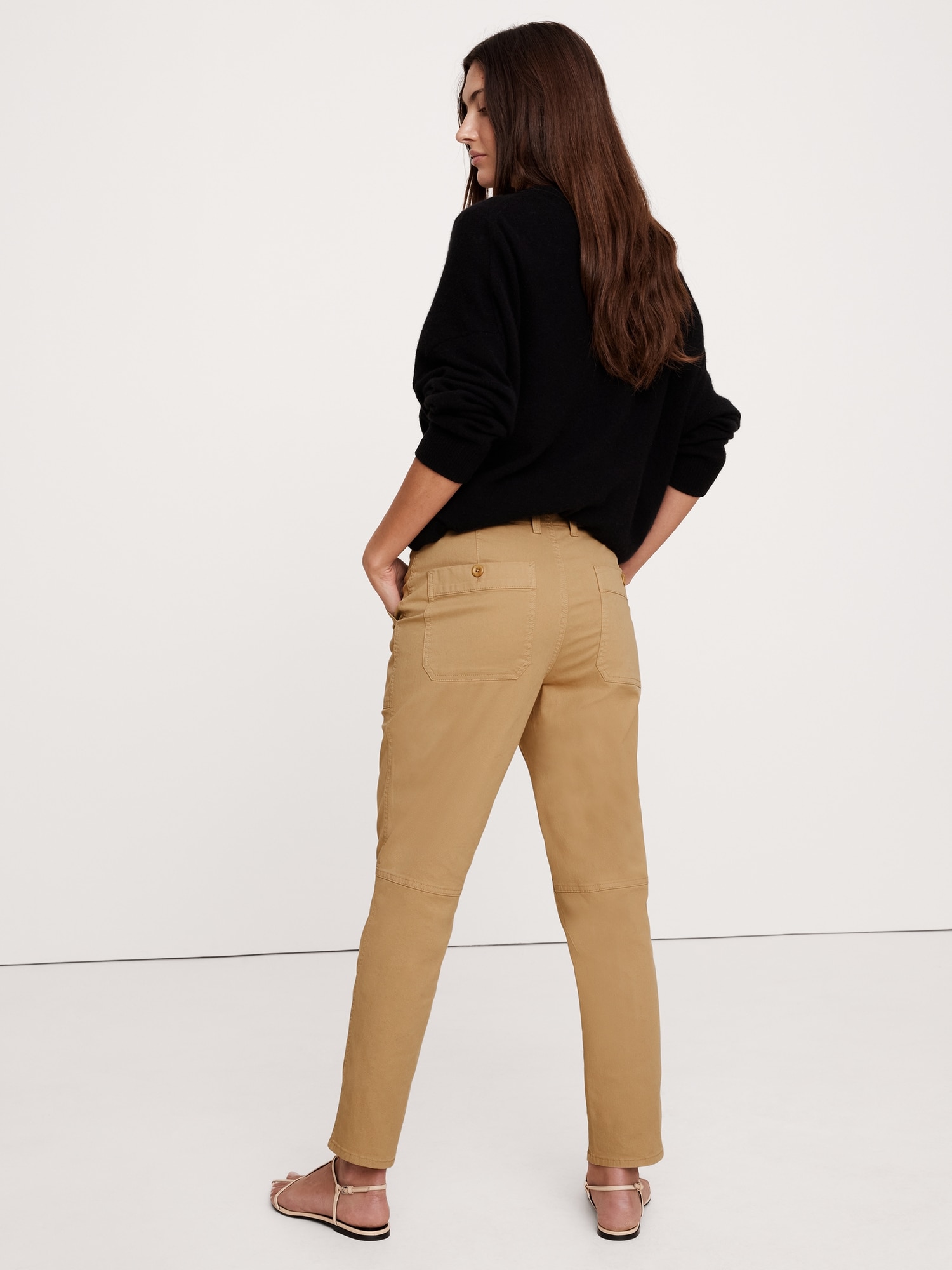 Mid-Rise Slim Cargo Pant