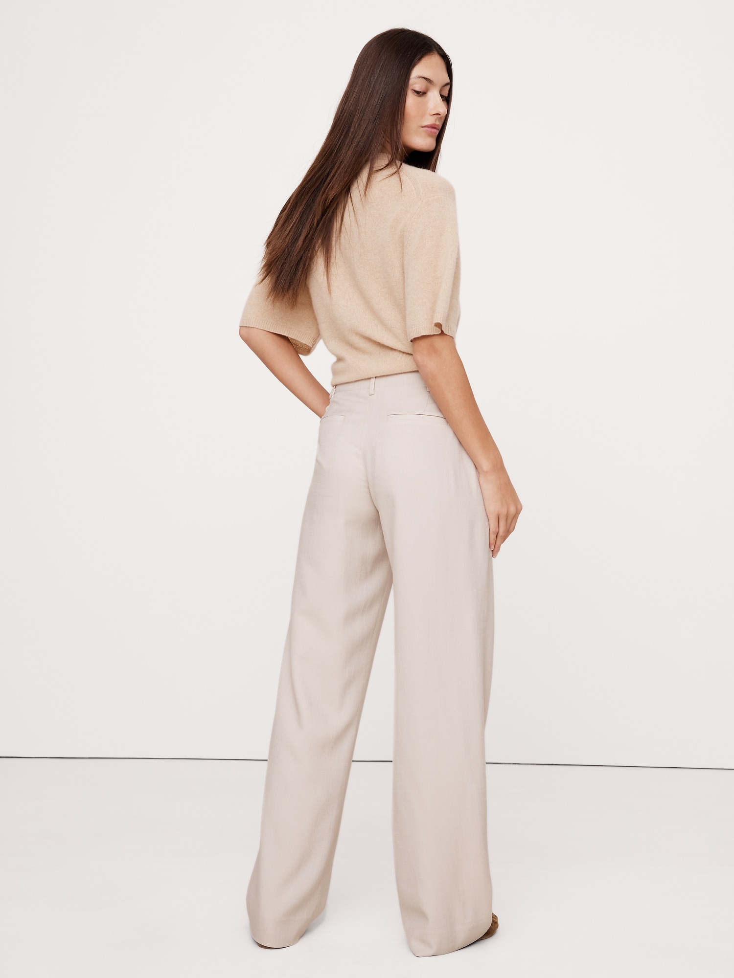 Mid-Rise Wide-Leg Pant