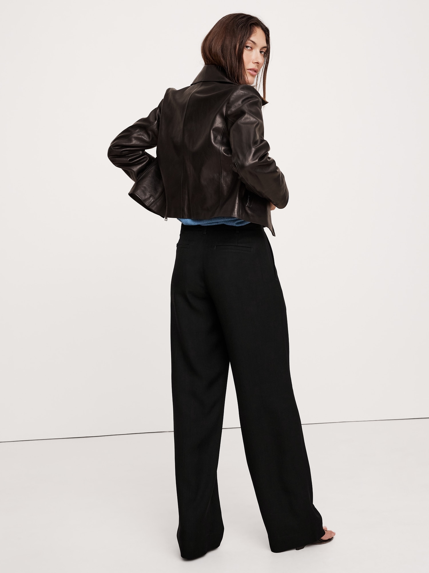 Mid-Rise Wide-Leg Pant