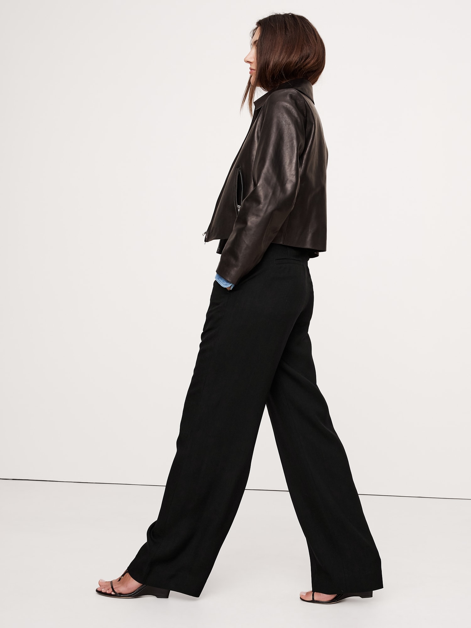 Mid-Rise Wide-Leg Pant