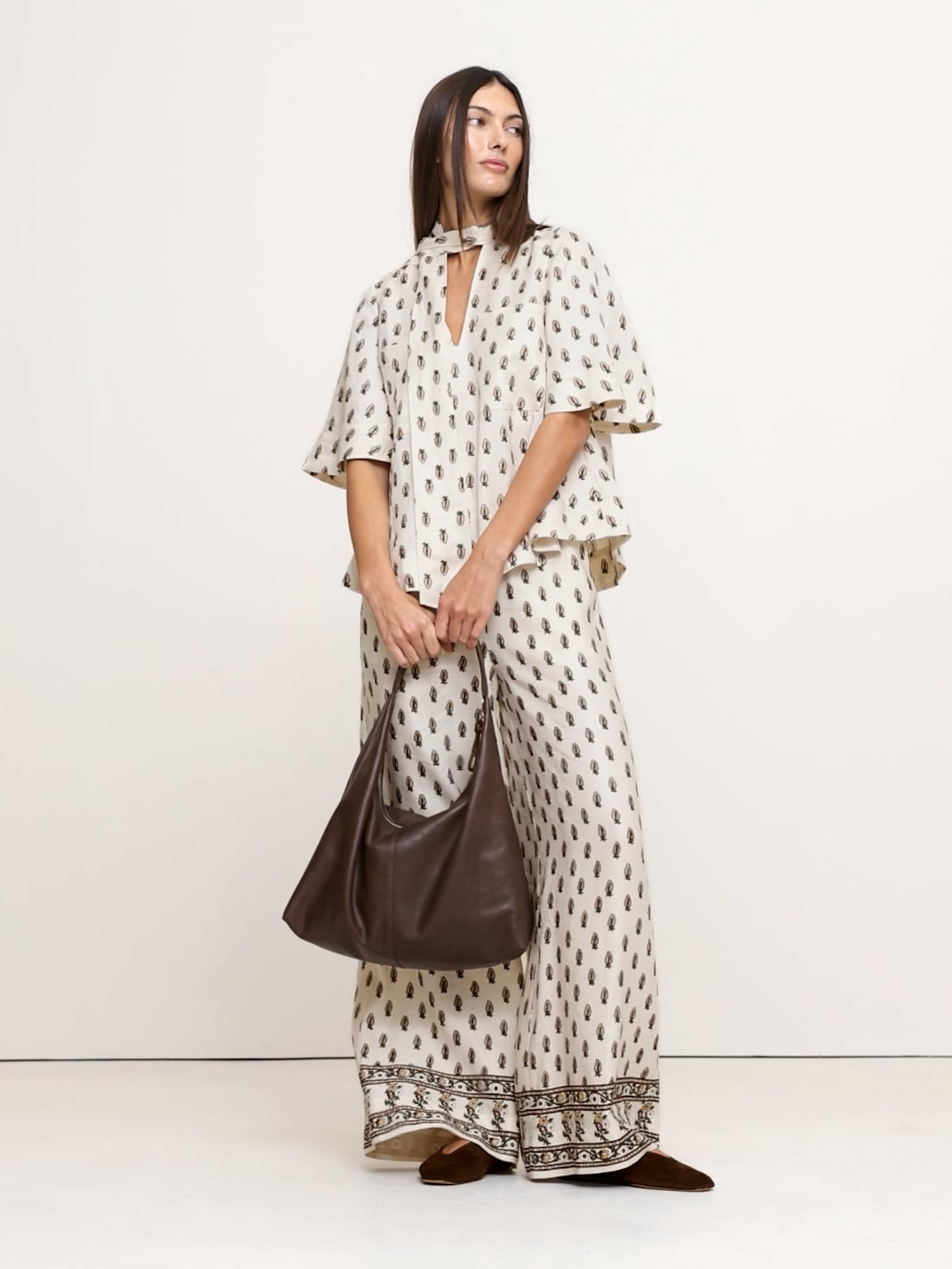 Image number 2 showing, Viscose-Linen Tie-Neck Top
