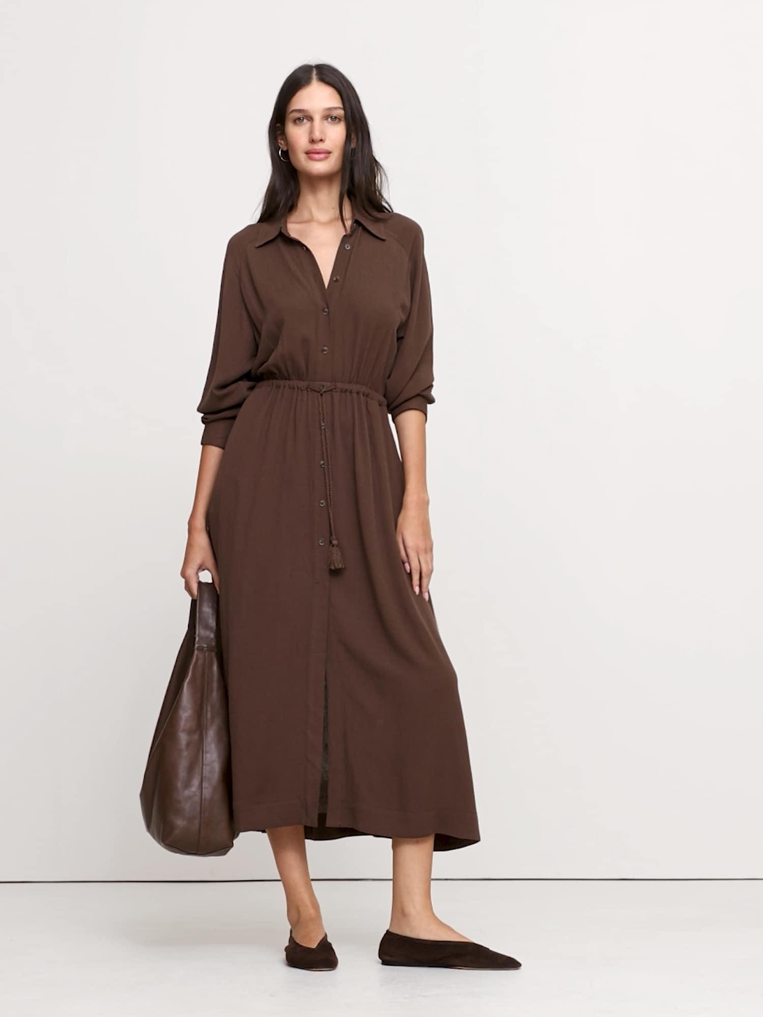 L'image numéro 2 présente <i>Le lotus blanc</i> Robe-chemisier en voile texturé
