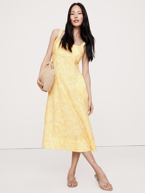 ROBE MI-LONGUE À ENCOLURE CARRÉE EN LIN