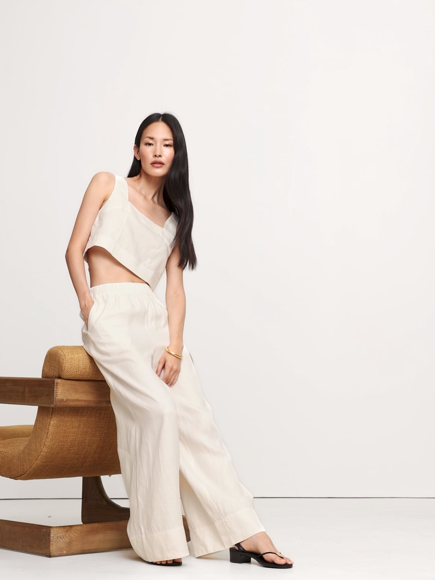 Image number 2 showing, Linen Square-Neck Cropped Tank
