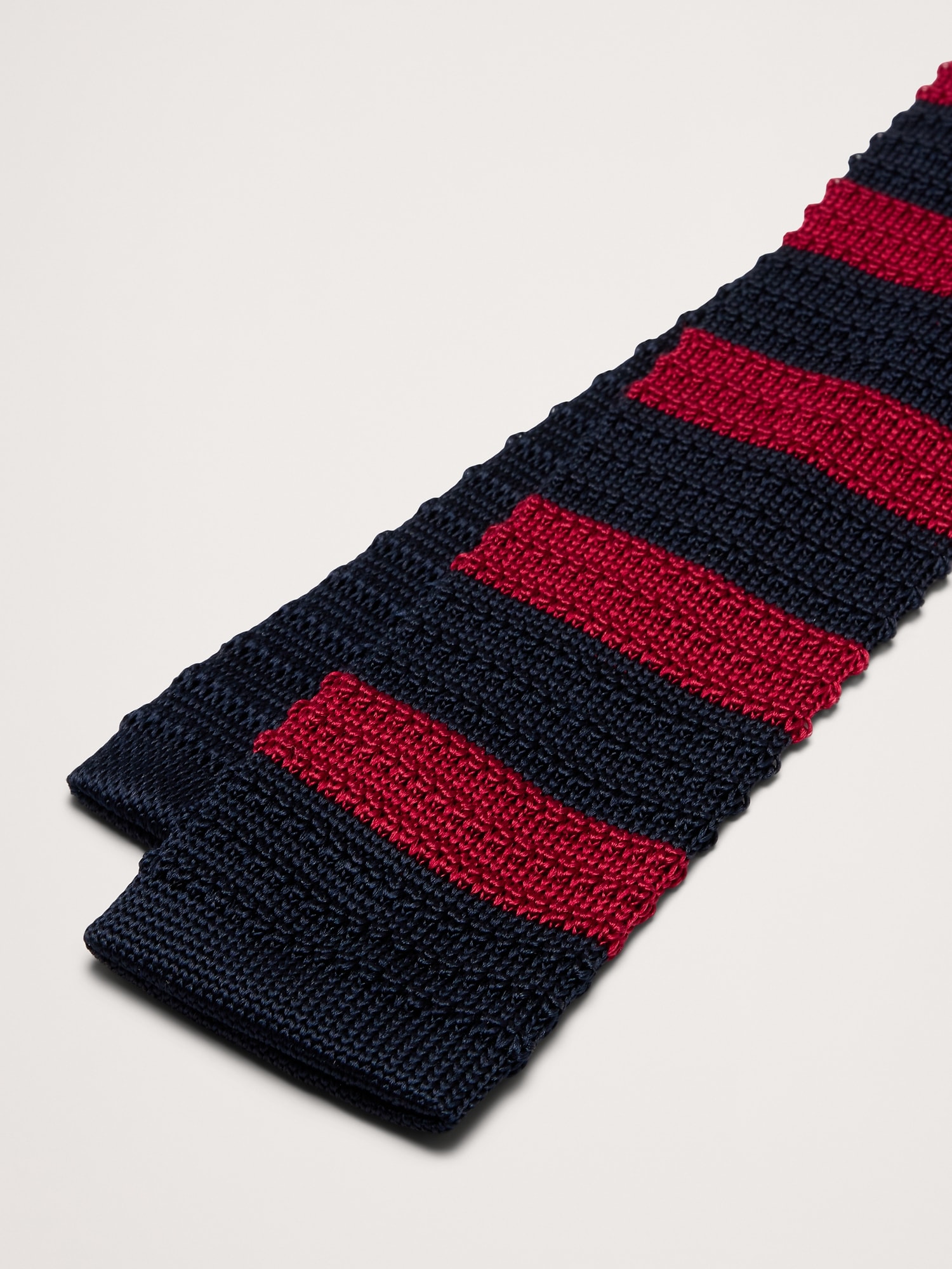 L'image numéro 2 présente Cravate en tricot de soie