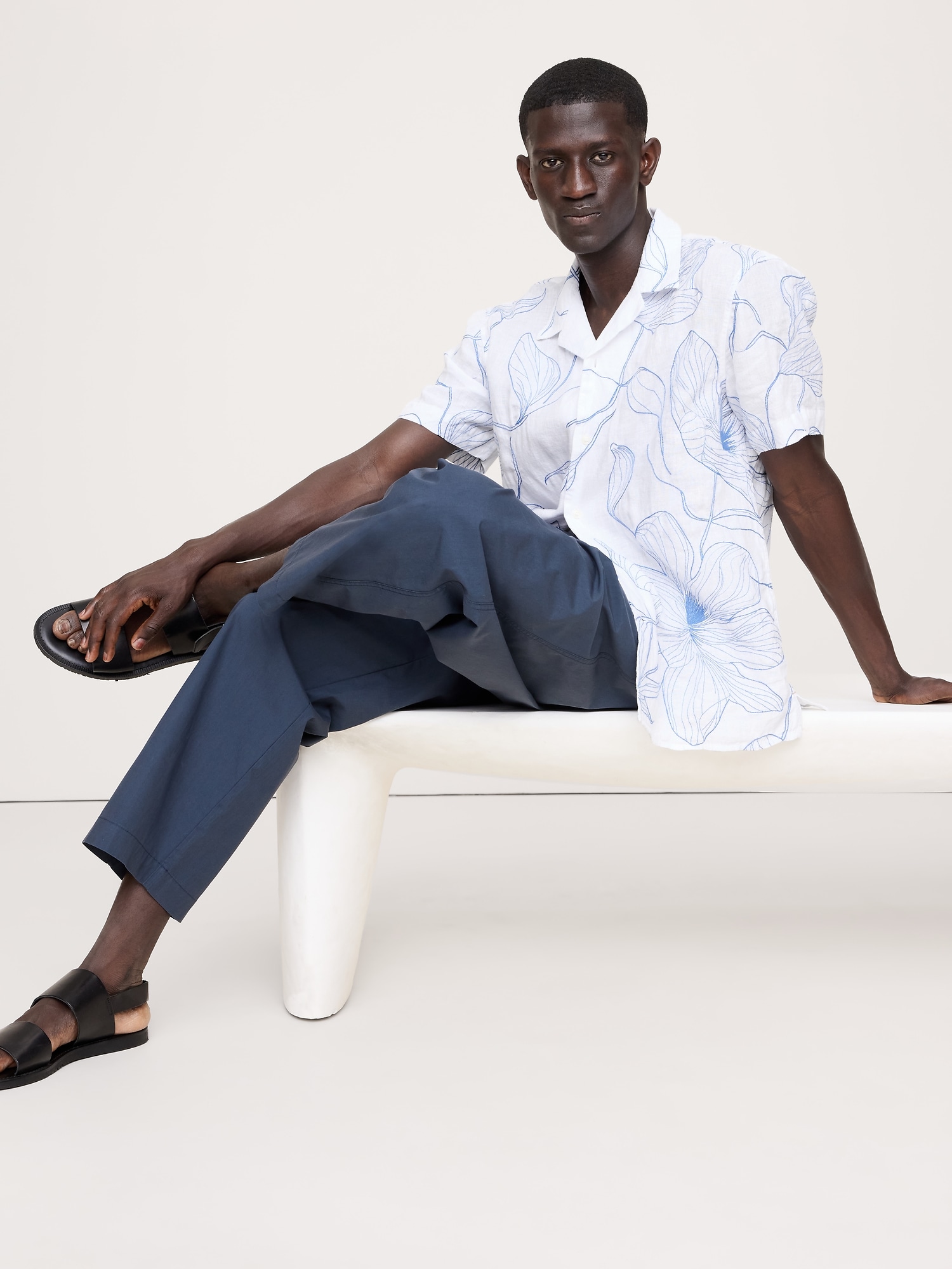 Chemise de vacances à coupe standard en lin brodé - Blanc