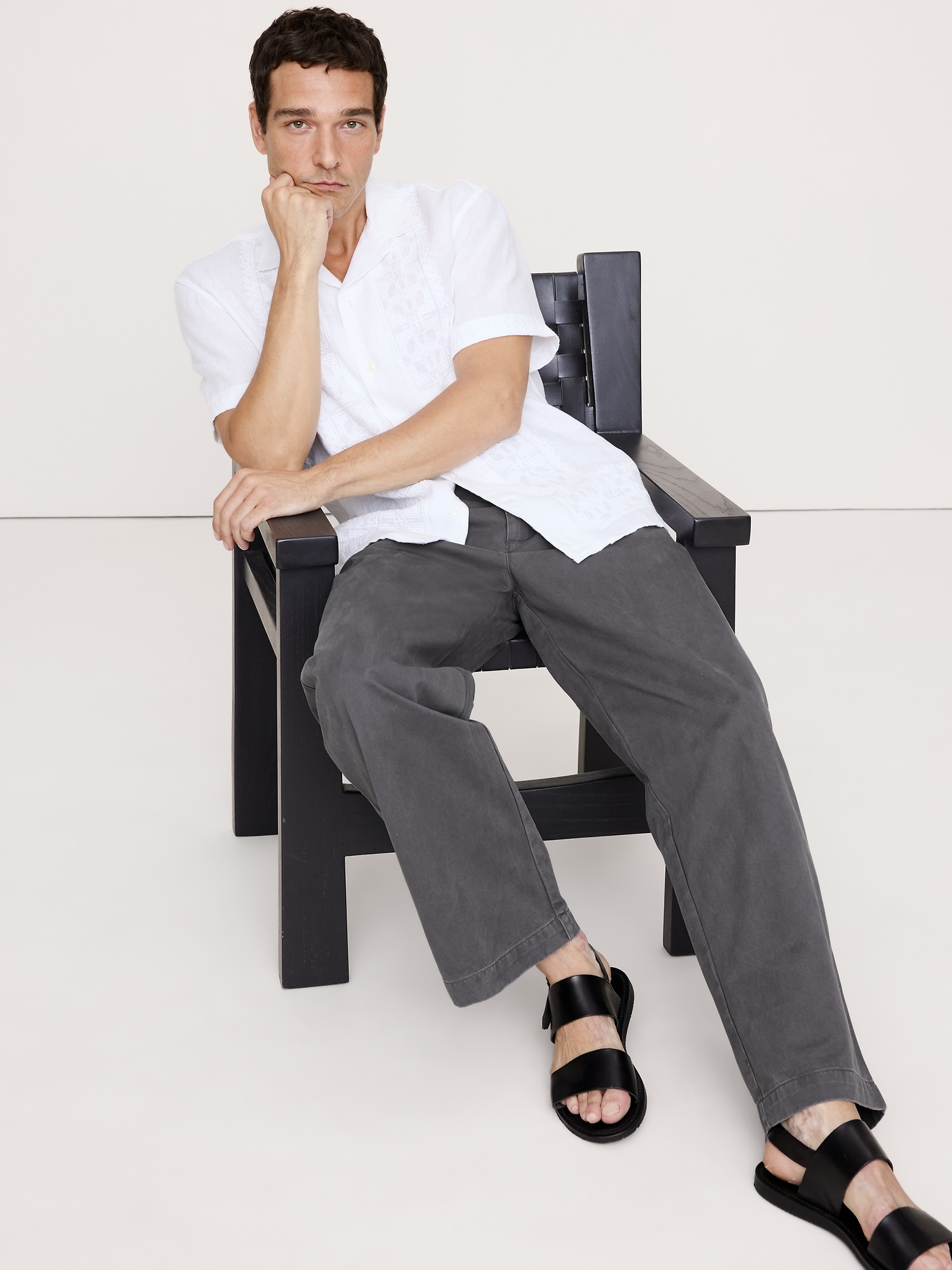 L'image numéro 6 présente CHINO AMPLE EN COTON LÉGER PLISSÉ