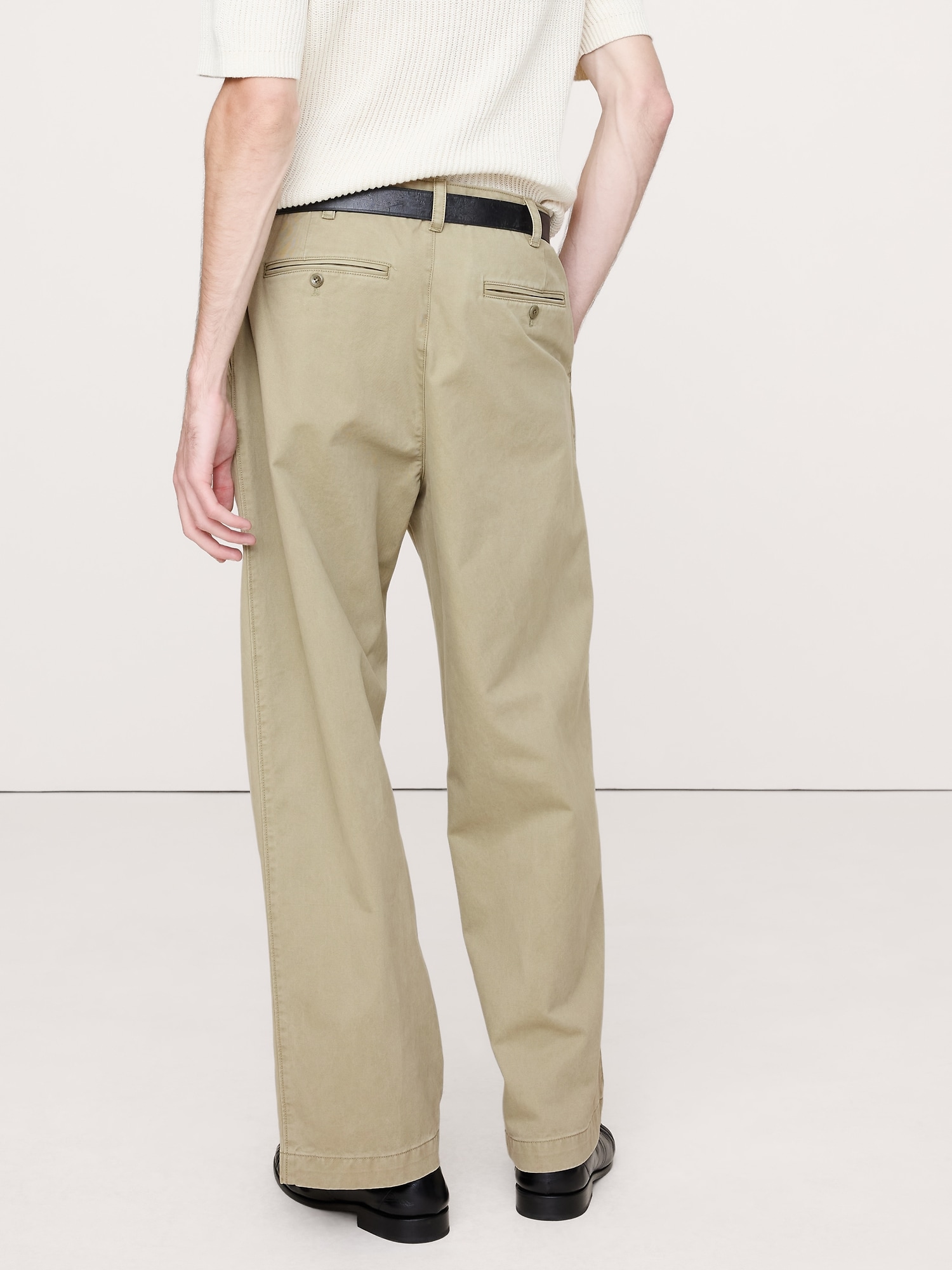 L'image numéro 5 présente CHINO AMPLE EN COTON LÉGER PLISSÉ