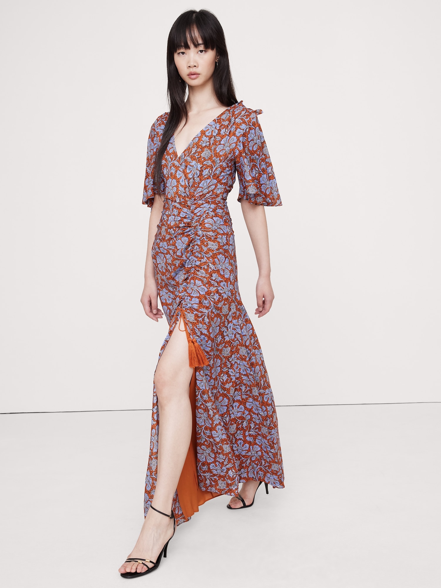 ROBE LONGUE À MANCHES FLOTTANTES EN CRÊPE EXTENSIBLE - Motif Cachemire Lilas