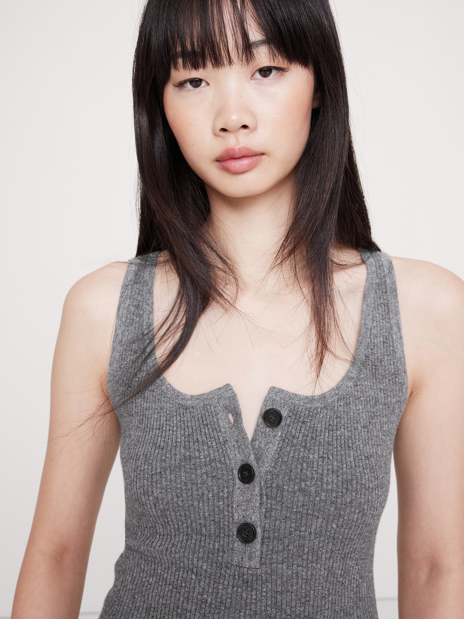 L'image numéro 3 présente CAMISOLE HENLEY EN MÉLANGE DE LAINE MÉRINOS ET DE COTON